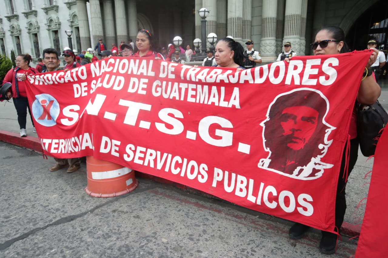 SALUBRISTAS LEGAN AL PALACIO NACIONAL