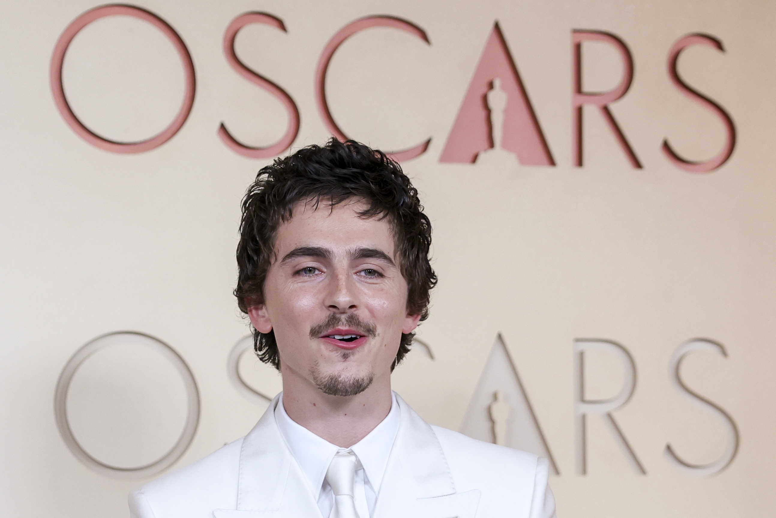 Sin galardón y objeto de burlas: ¿Cómo reaccionó Timothée Chalamet tras perder el premio Óscar?