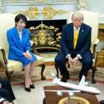 El presidente de EE.UU., Donald Trump, recibe a la primera ministra japonesa, Sanae Takaichi, en la Casa Blanca para abordar la guerra con Irán. (Foto Prensa Libre: EFE)