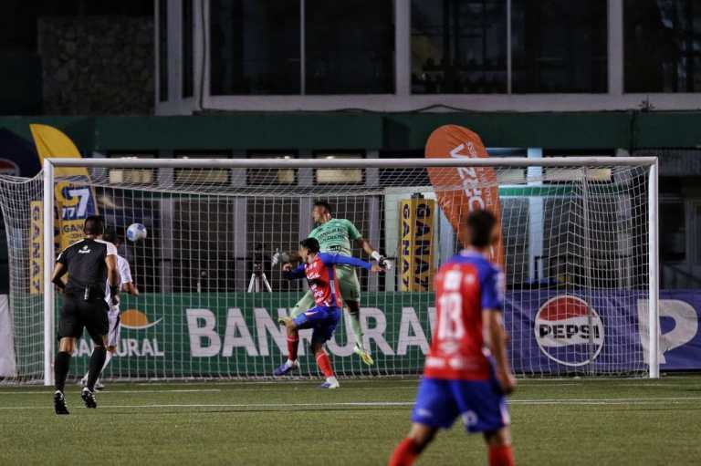 Xelajú vence a Comunicaciones 3-1 y se convierte en el nuevo líder del Clausura 2