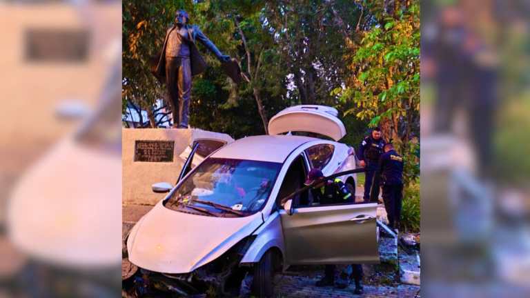 Conductor en estado de ebriedad impacta y daña monumento de Miguel Ángel Asturias en zona 1