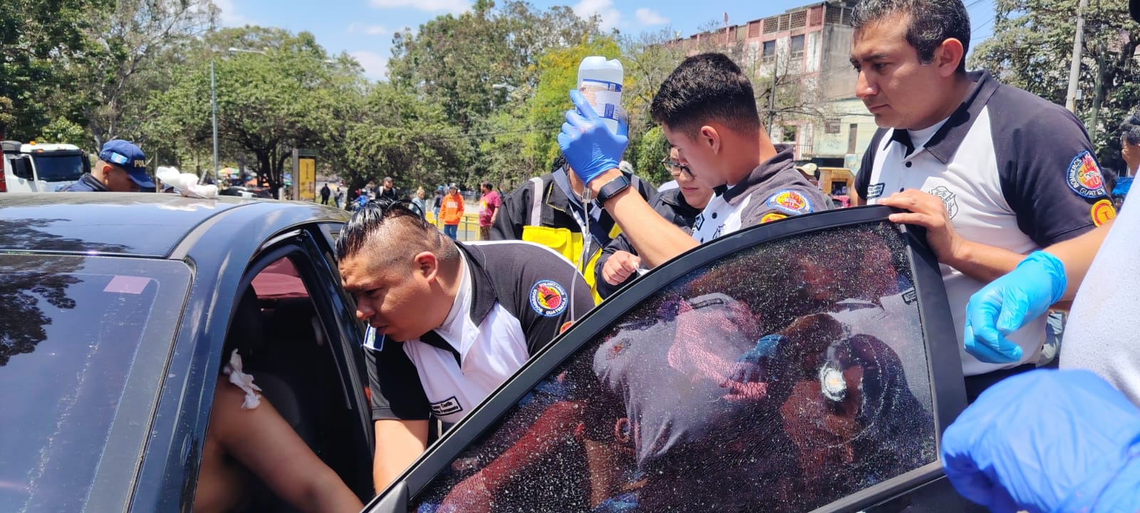 Conductor baleado es atendido por bomberos tras incidente con disparos en El Trébol zona 3