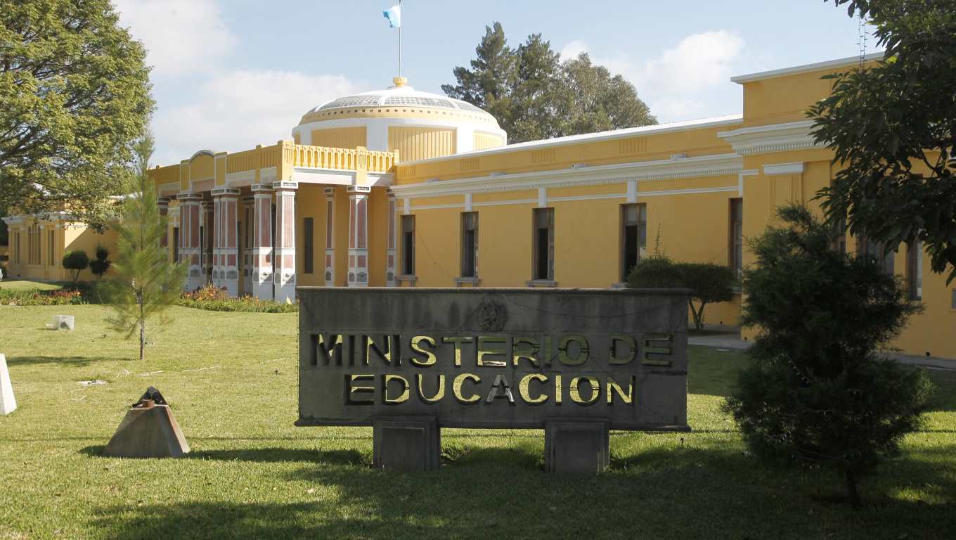 Juzgado levanta emplazamiento al Ministerio de Educación, que podrá continuar con procesos disciplinarios y de destitución de maestros sin autorización de un juez laboral. (Foto Prensa Libre: Hemeroteca PL)