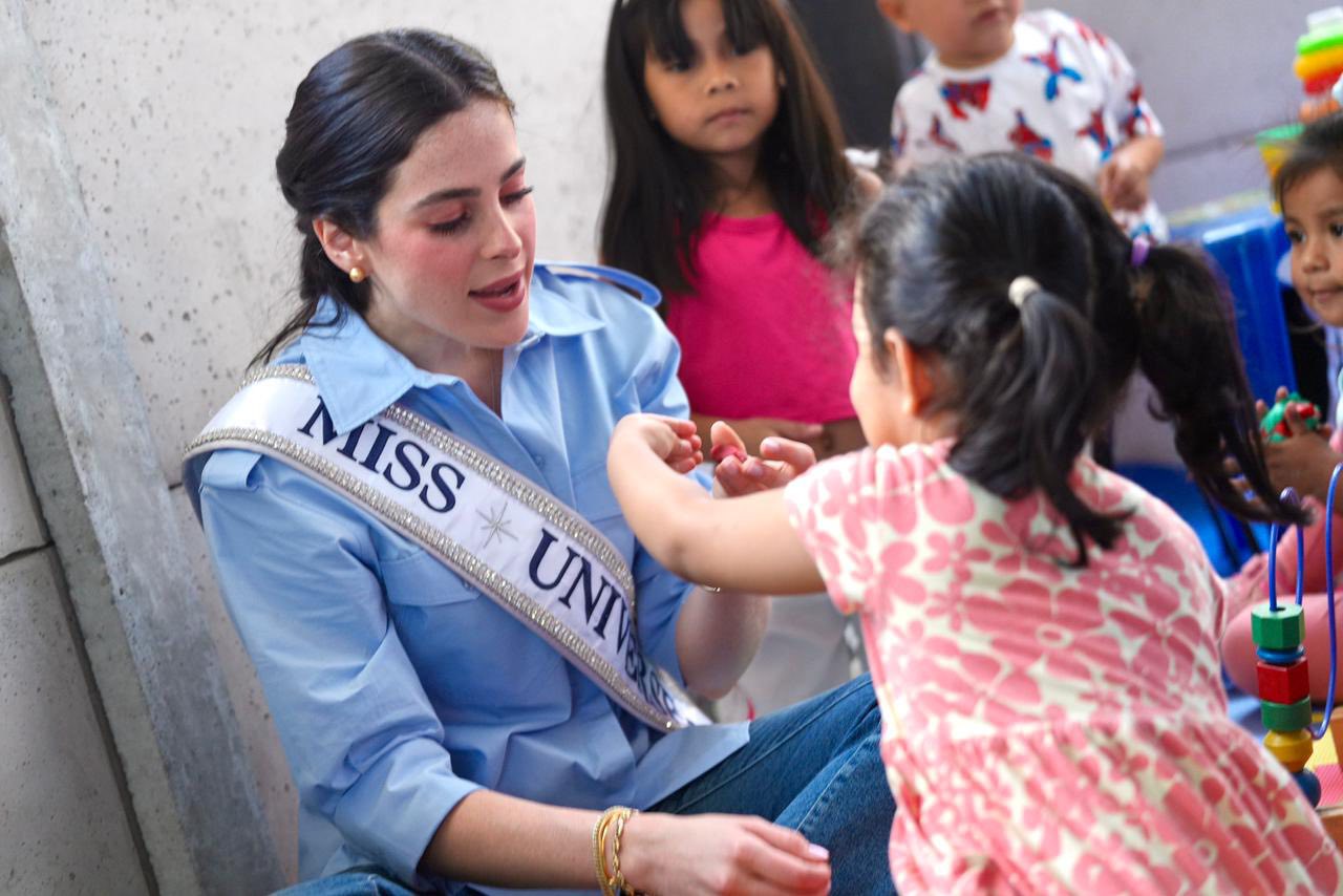 Miss Universo, Fátima Bosh, deja huella en El Salvador con actividades junto a niños