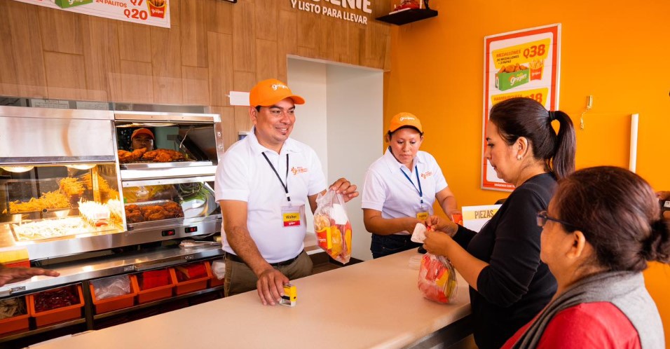 Pollo Granjero en Costa Rica cerrarán tras decisión estratégica de la empresa, que asegura el cumplimiento de obligaciones laborales y comerciales durante el proceso. (Foto, Prensa Libre: RRSS)