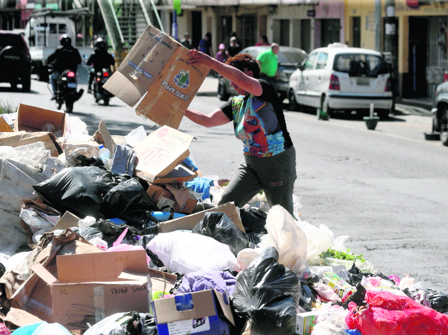 La clasificación de la basura quedó en pausa luego de que la Corte de Constitucionalidad (CC) anulara el Reglamento para la Gestión Integral de los Residuos y Desechos Sólidos Comunes.(Foto Prensa Libre: Hemeroteca PL)