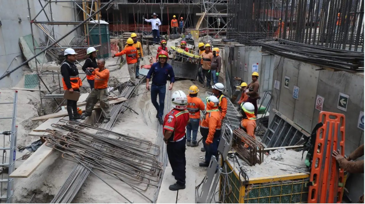 En el incidente laboral murieron tres personas. (Foto omberos Municipales)