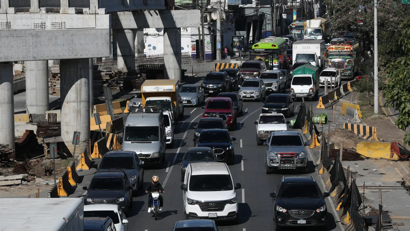 Every Guatemalan loses 54 days a year in traffic: what are the solutions?
