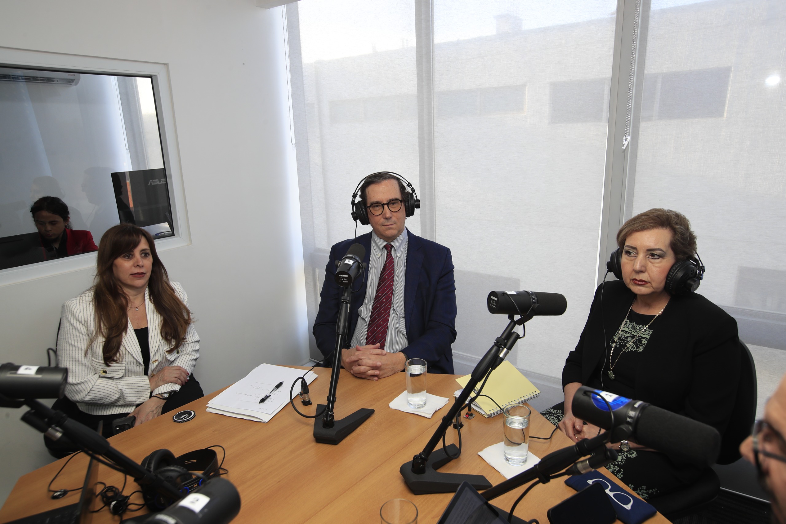 Carlos Ayala, jefe de la misión de la OEA, durante entrevista en Prensa Libre Radio, donde advirtió que el presidente no está obligado a elegir fiscal general de una nómina que no cumpla con la ley. (Foto Prensa Libre: Javier González)