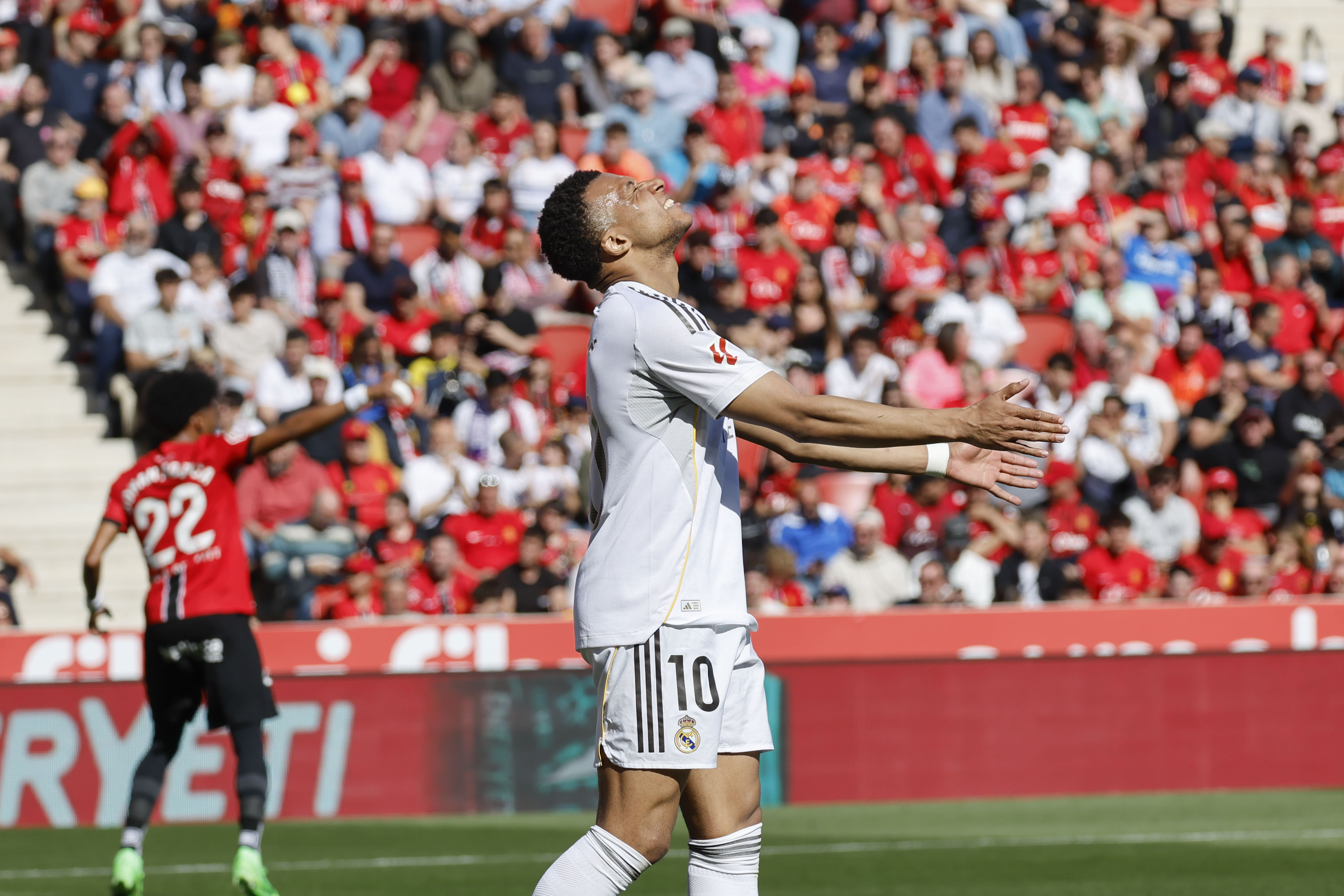 Real Madrid cae 2-1 ante Mallorca y se aleja del liderato de LaLiga