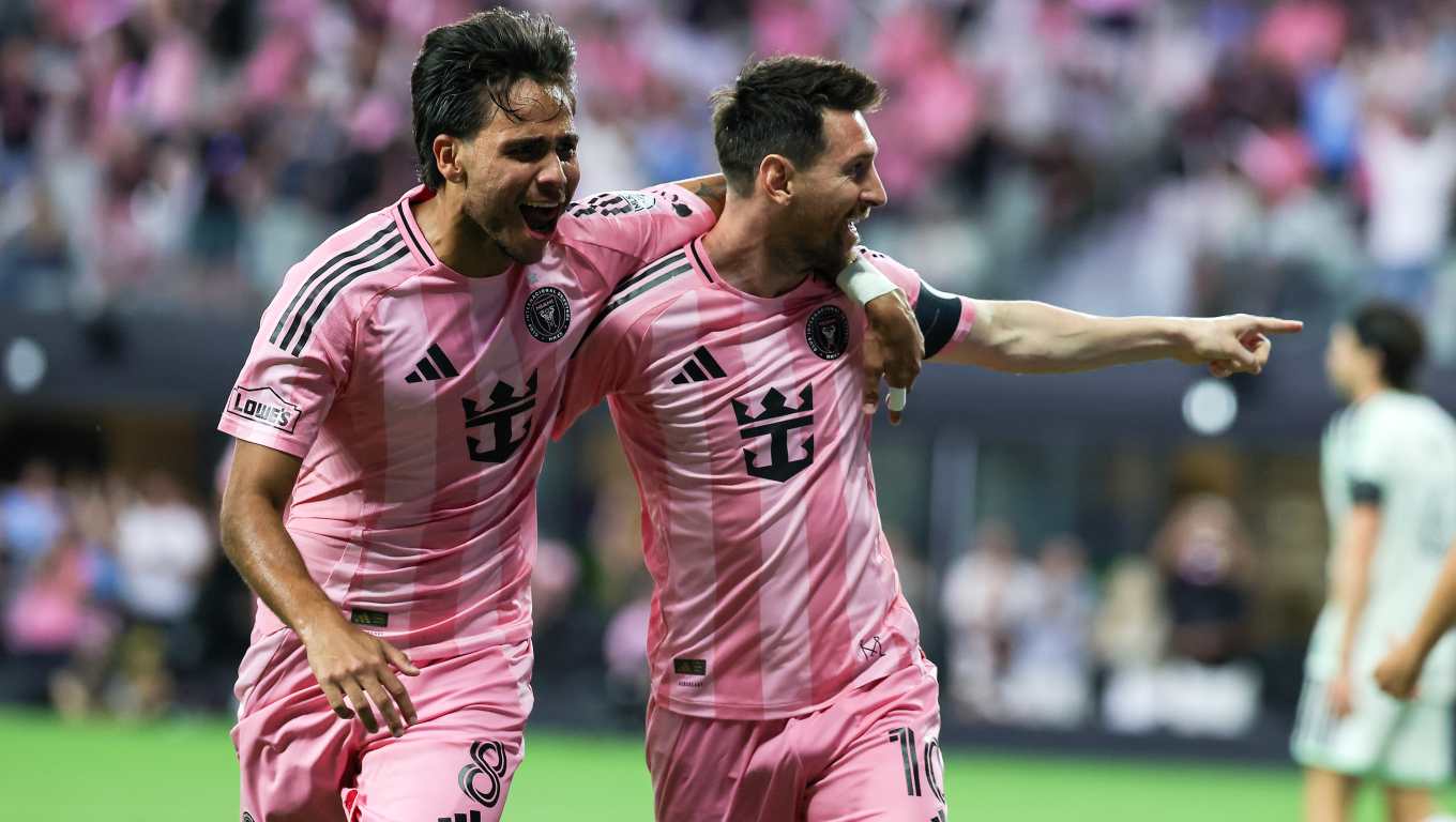 MIAMI (United States), 04/04/2026.- Inter Miami CF forward Lionel Messi (R) and Inter Miami CF midfielder Telasco Segovia (L) celebrate a goal during the MLS soccer game between Inter Miami CF and Austin FC game at the Nu Stadium in Miami, Florida, USA, 04 April 2026. EFE/EPA/CRISTOBAL HERRERA-ULASHKEVICH