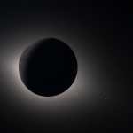 USA9646. MIAMI (FL, EEUU), 07/04/2026.- Fotografía cedida por la NASA de una imagen tomada por integrantes de la tripulación de la misión Artemis II el 6 de abril de 2026, mostrando a la Luna eclipsando por completo al Sol. EFE/NASA /SOLO USO EDITORIAL /NO VENTAS /SOLO DISPONIBLE PARA ILUSTRAR LA NOTICIA QUE ACOMPAÑA /CRÉDITO OBLIGATORIO