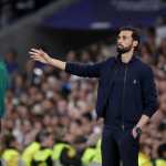 MADRID, 07/04/2026.- El técnico del Real Madrid, Álvaro Arbeloa, durante el encuentro correspondiente a la ida de los cuartos de final de la Liga de Campeones que disputan este martes Real Madrid y Bayern Munich en el estadio Santiago Bernabéu, en Madrid. EFE/Juanjo Martín.