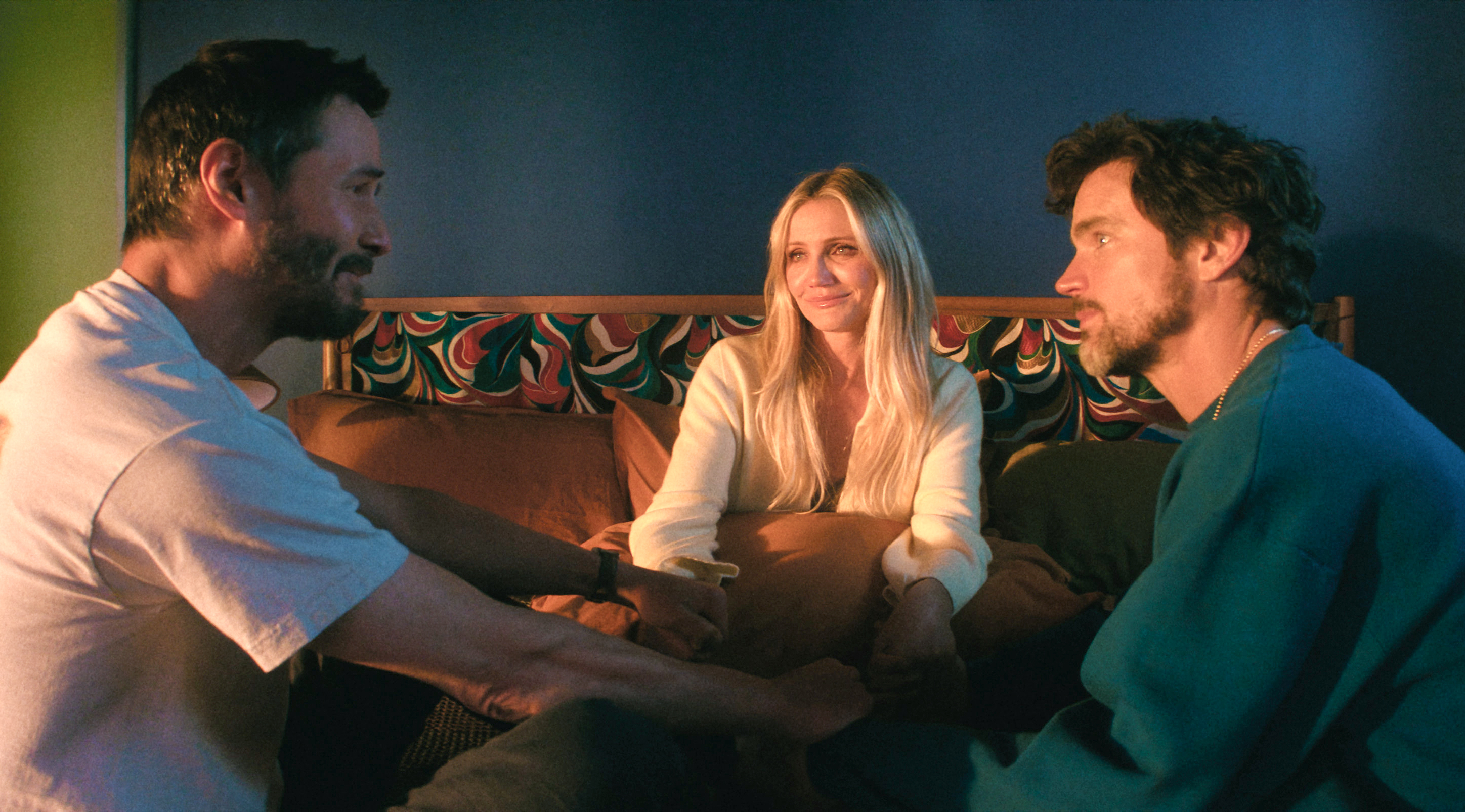 Fotografía cedida por Apple TV que muestra una escena de la película "Outcome". Cameron Diaz considera que la película que protagoniza junto a Keanu Reeves, funciona como una advertencia sobre la fama en la era de las redes sociales. (Foto Prensa Libre: EFE)