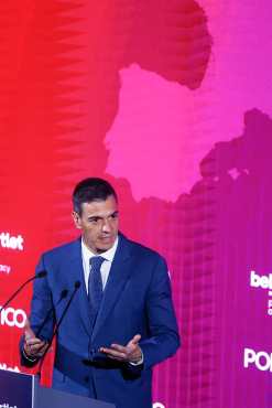 GRAFCAT1022. BARCELONA (ESPAÑA), 10/04/2026.- El presidente del Gobierno, Pedro Sánchez, durante su intervención en el 'European Pulse Forum', organizado por Político y BeBartlet en Barcelona, desde donde ha instado de nuevo este viernes a los miembros de la UE a suspender el acuerdo de asociación con Israel ante las violaciones "flagrantes" del derecho internacional humanitario que está cometiendo: "No permitamos una nueva Gaza en el Líbano".EFE/ Quique García