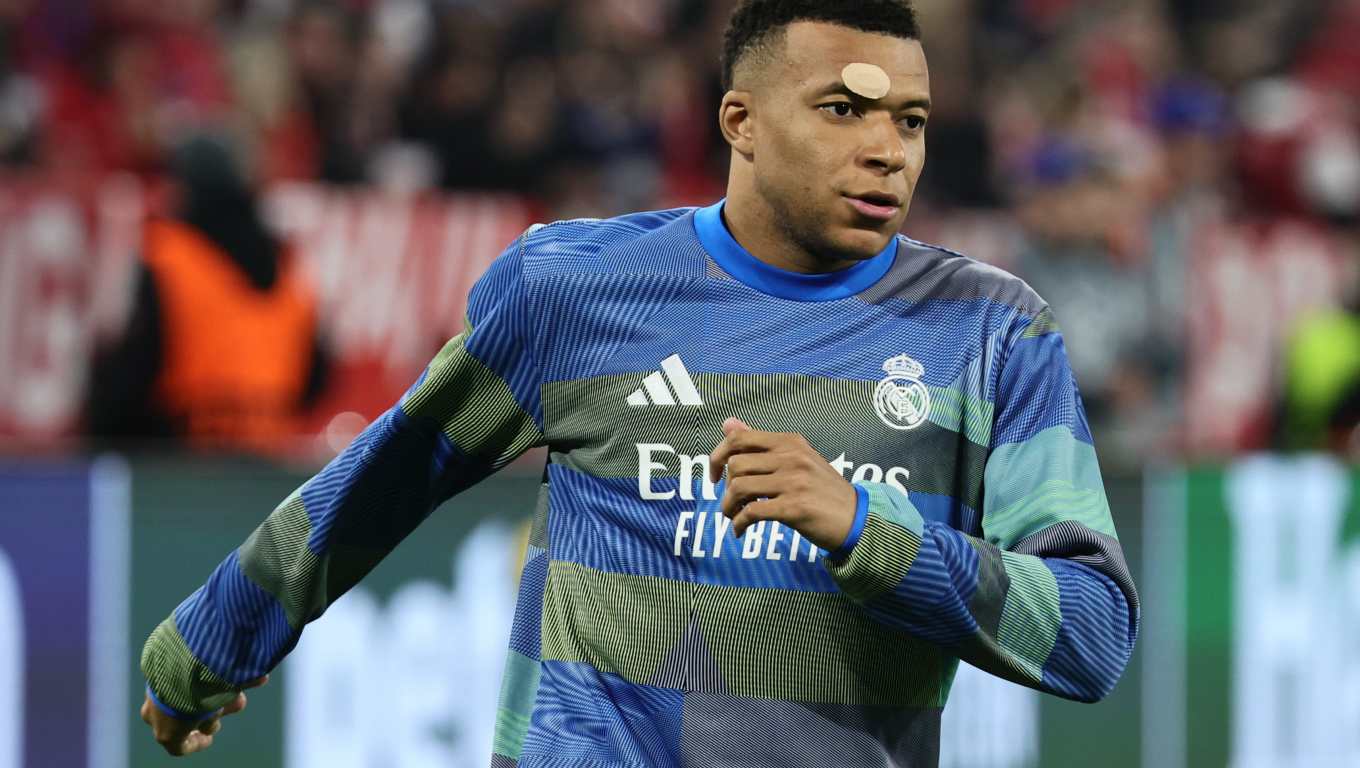 MUNICH (Germany), 15/04/2026.- Kylian Mbappe of Real Madrid warms up prior to the UEFA Champions League quarter-finals, 2nd leg match FC Bayern Munich against Real Madrid, in Munich, Germany, 15 April 2026. (Liga de Campeones, Alemania) EFE/EPA/RONALD WITTEK