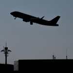 Denver peatón seguridad Sean Duffy aeropuerto avión atropellado
