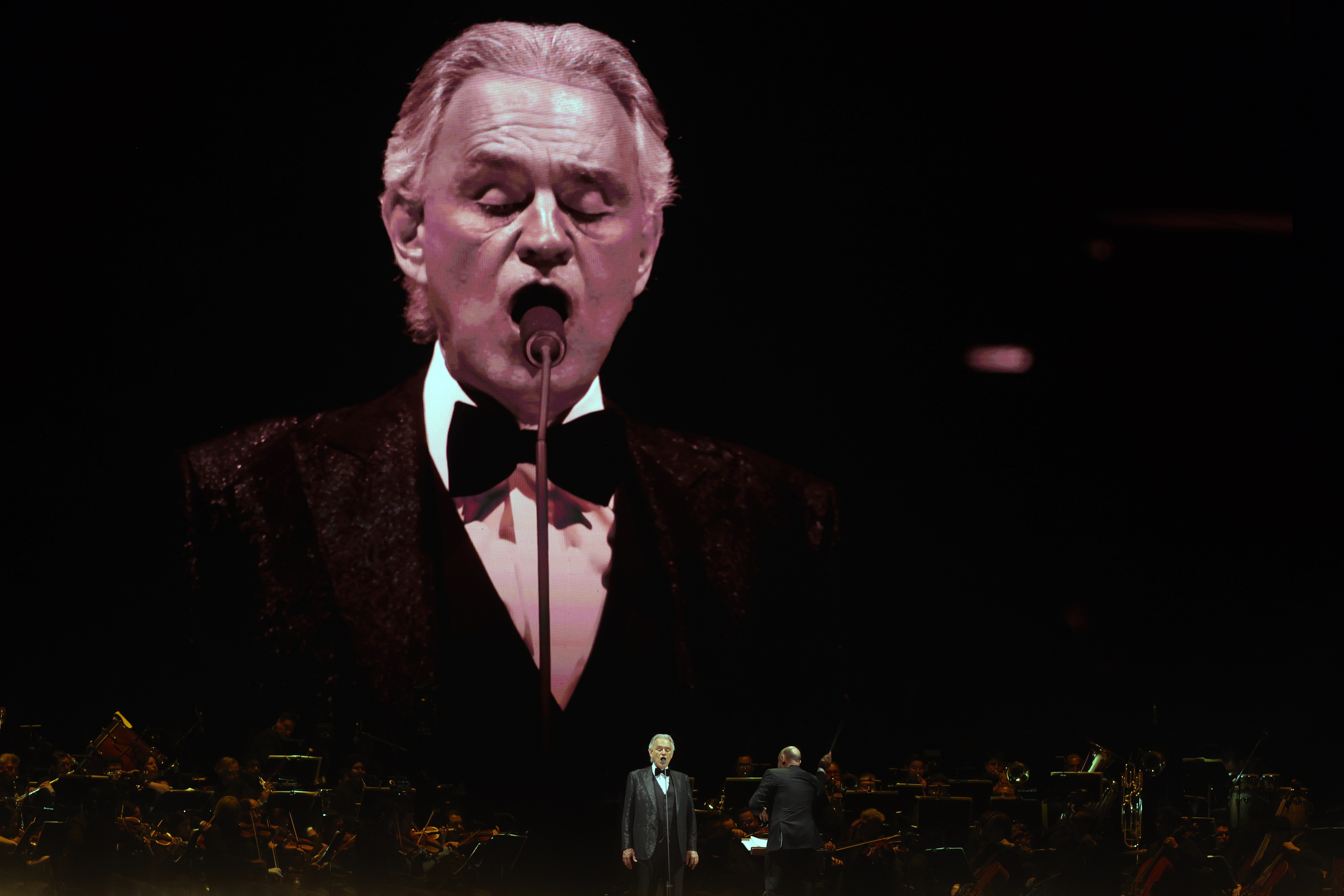 MEX250. CIUDAD DE MÉXICO (MÉXICO), 19/04/2026.- El cantante italiano Andrea Bocelli se presenta este sábado, en un concierto en el Zócalo de la Ciudad de México (México). EFE/ Madla Hartz