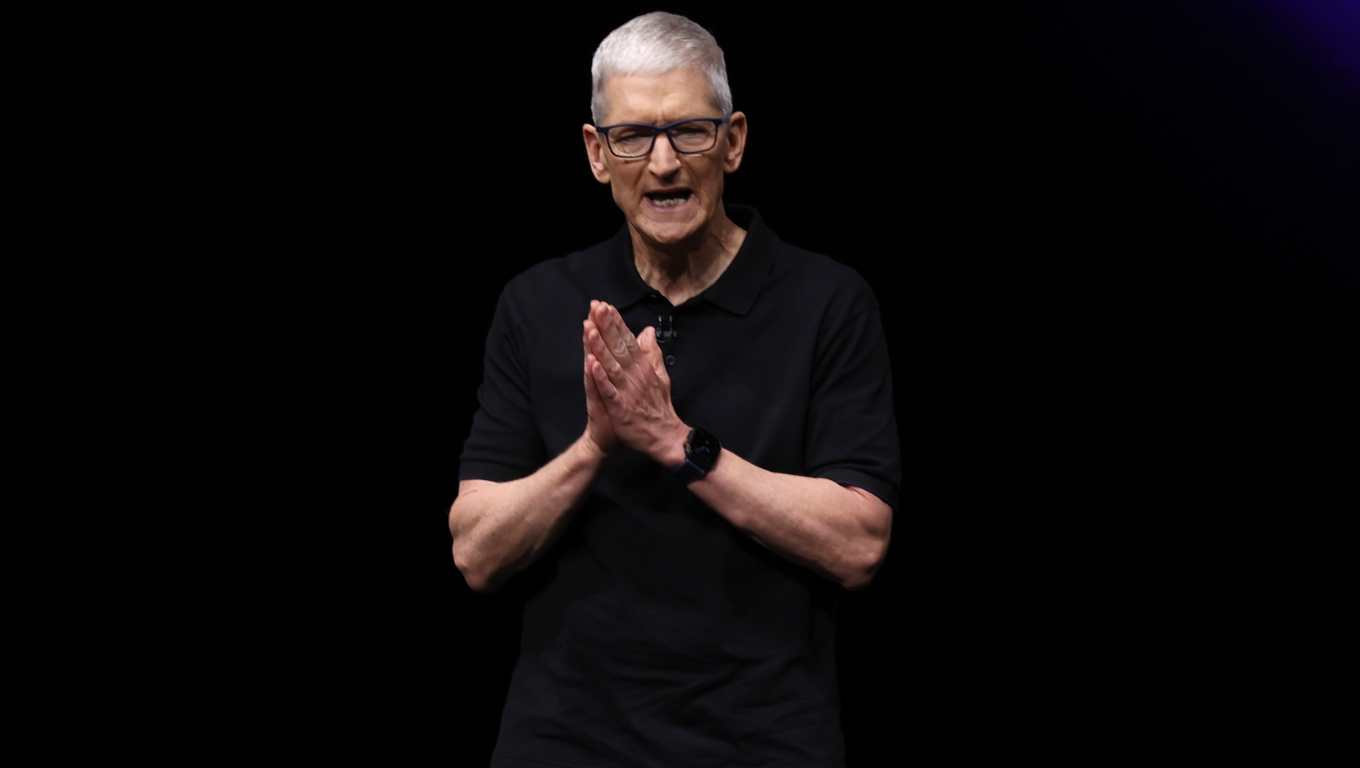 Apple anunció el 20 de abril de 2026 que Tim Cook pasará a ocupar el cargo de presidente ejecutivo del consejo de administración, mientras que John Ternus, actualmente vicepresidente sénior de Ingeniería de Hardware, se convertirá en el próximo director ejecutivo de Apple. (Foto Prensa Libre: EFE/EPA/JOHN G. MABANGLO)