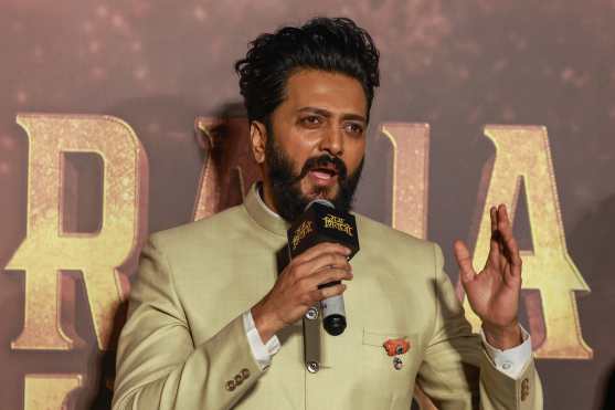 MUMBAI (India), 20/04/2026.- Indian actor Riteish Deshmukh gets emotional while speaking to the media during the trailer launch of his upcoming movie 'Raja Shivaji', in Mumbai, India, 20 April 2026. The movie is scheduled to be released on 01 May 2026, based on the life of Shivaji Maharaj (King), the founder of the Maratha Empire, co-written and directed by Riteish Deshmukh. (Cine) EFE/EPA/DIVYAKANT SOLANKI