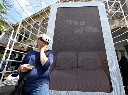 MILAN (Italy), 20/04/2026.- A visitor wears VR glases at on of an installations at the Statale University as part of the Fuori Salone Design Week exhibition in Milan, Italy, 20 April 2026. The Salone Internazionale del Mobile and Fuori Salone will run from 21 to 26 April 2026. (Italia) EFE/EPA/DANIEL DAL ZENNARO