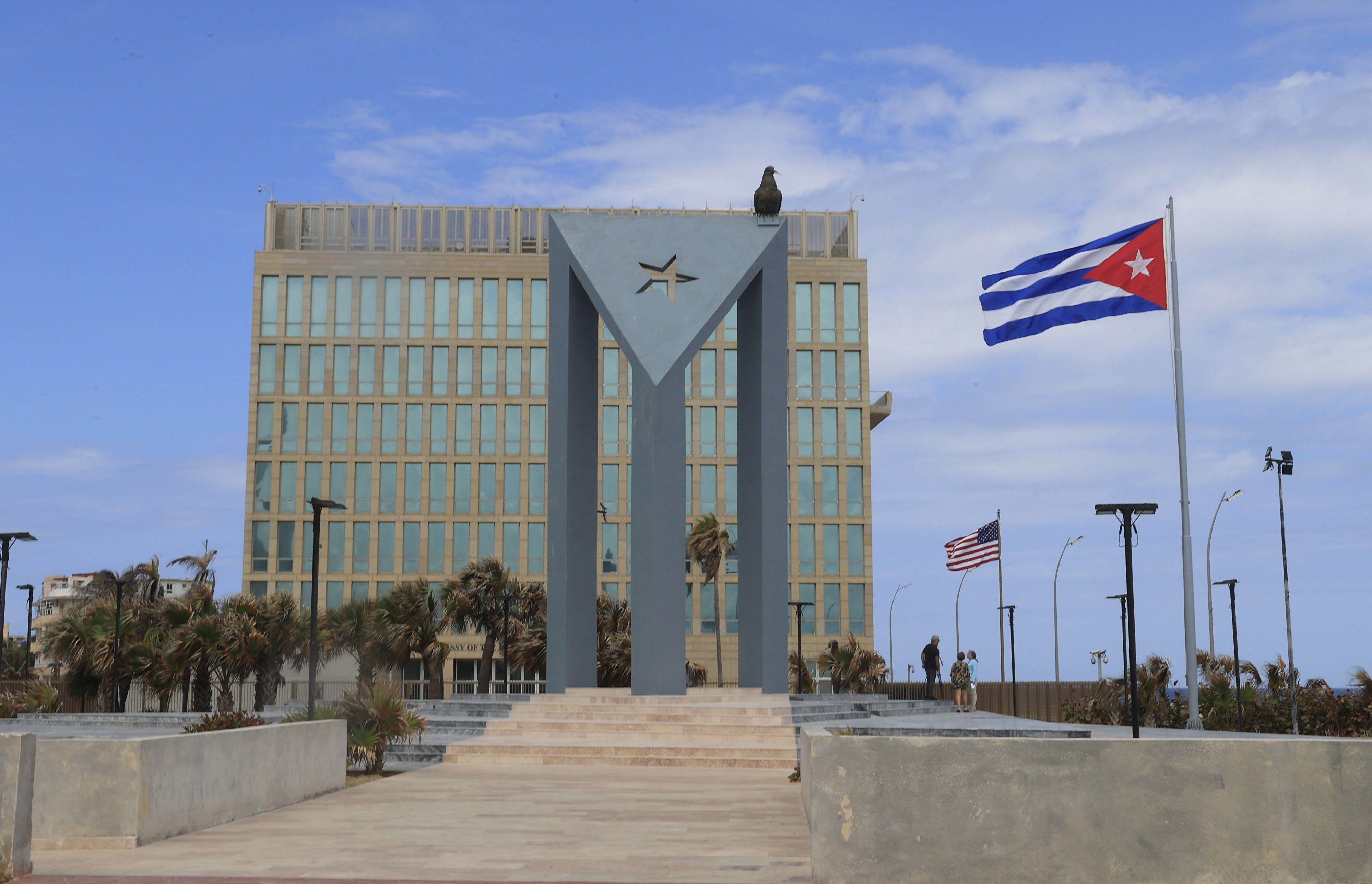 Una jueza federal de Miami tiene jurisdicción para avanzar en una demanda que busca regularizar el estatus migratorio de cubanos en EE. UU. El fallo representa un avance para restablecer el acceso a la Ley de Ajuste Cubano.