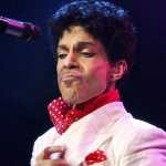 Fotografía de archivo del 21 de octubre de 2003 del artista estadounidense Prince durante una presentación en el Rod Laver Arena en Melbourne (Australia). Este martes se cumplen diez años de su muerte. (Foto Prensa Libre: EFE)