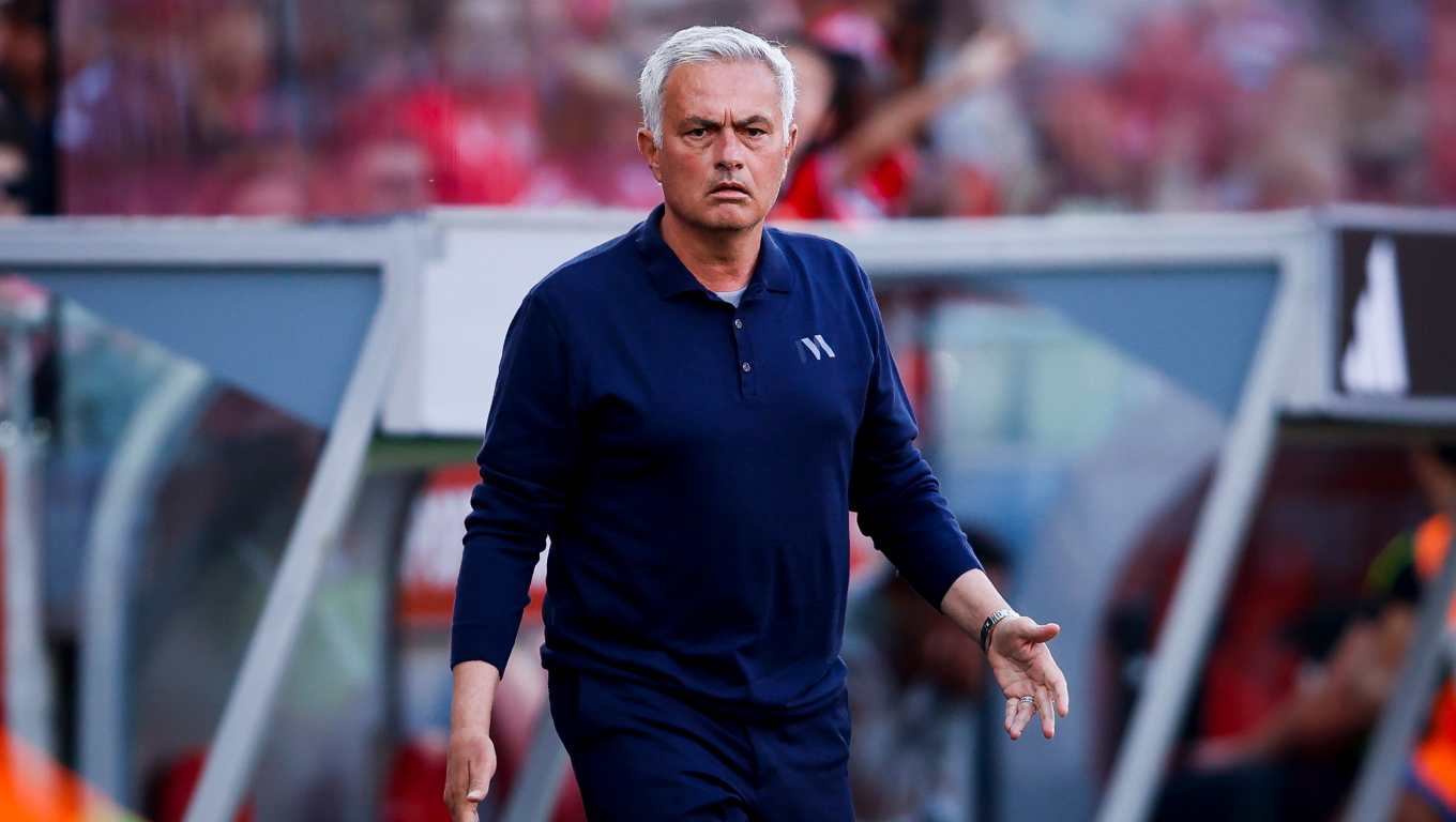 Lisbon (Portugal), 25/04/2026.- Benfica's head coach Jose Mourinho reacts during the Portuguese First League soccer match between Benfica and Moreirense in Lisbon, Portugal, 25 April 2026. (Lisboa) EFE/EPA/FILIPE AMORIM