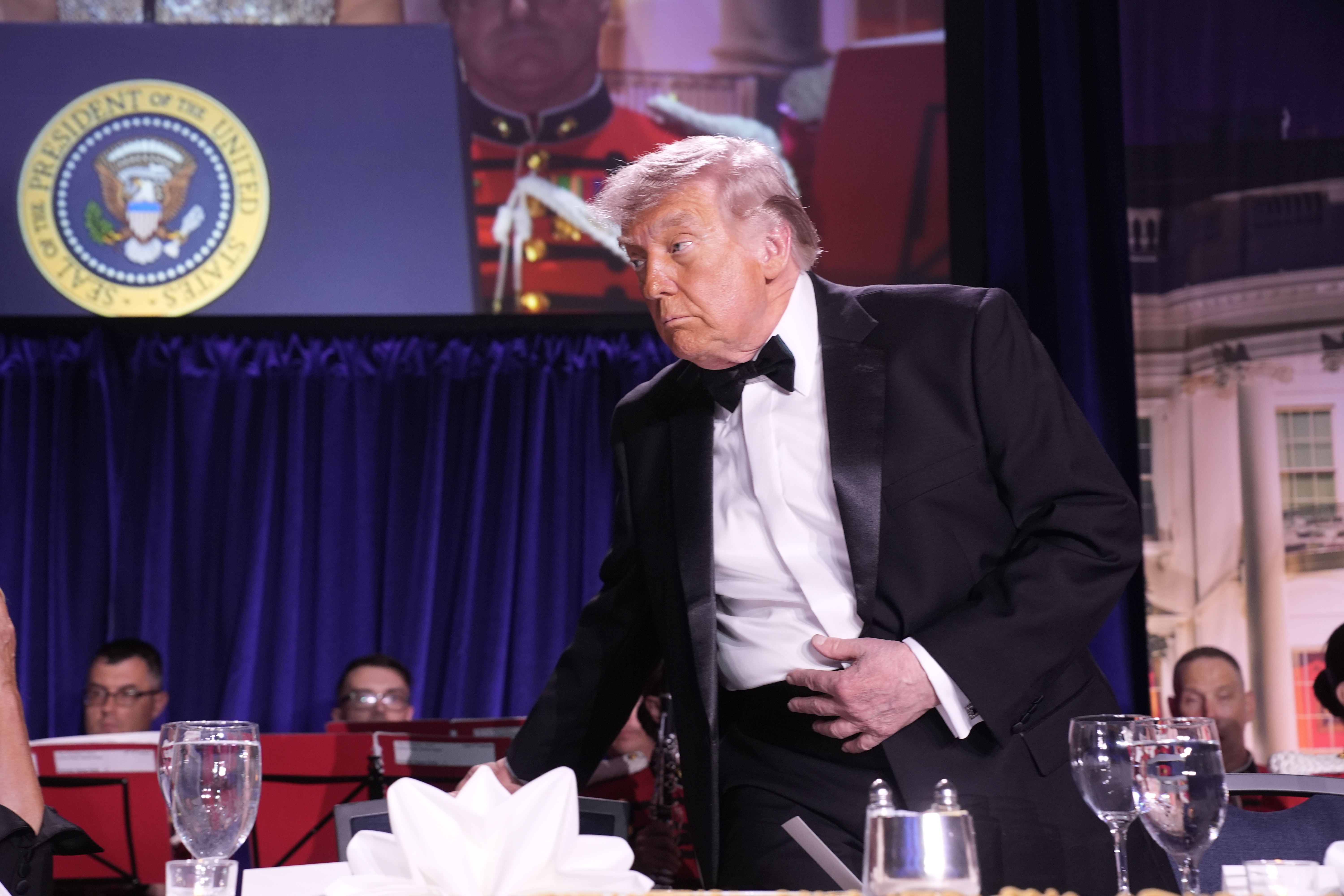El presidente Donald Trump, minutos antes de los disparos que se escucharon durante la cena anual de la Asociación de Corresponsales de la Casa Blanca (WHCA).