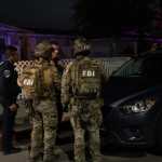 California (United States), 26/04/2026.- FBI tactical team and Torrance Police Department officers stand near the home of the alleged White House correspondents' dinner shooter in Torrance, California, USA, 26 April 2026. The alleged shooter is in custody. EFE/EPA/CHRIS TORRES