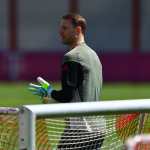 MUNICH (Germany), 27/04/2026.- Bayern Munich goalkeeper Manuel Neuer attends the team's training session in Munich, Germany, 27 April 2026. Bayern Munich will face Paris Saint-Germain in the UEFA Champions League semi-finals, 1st leg match on 28 April in Paris. (Liga de Campeones, Alemania) EFE/EPA/ANNA SZILAGYI