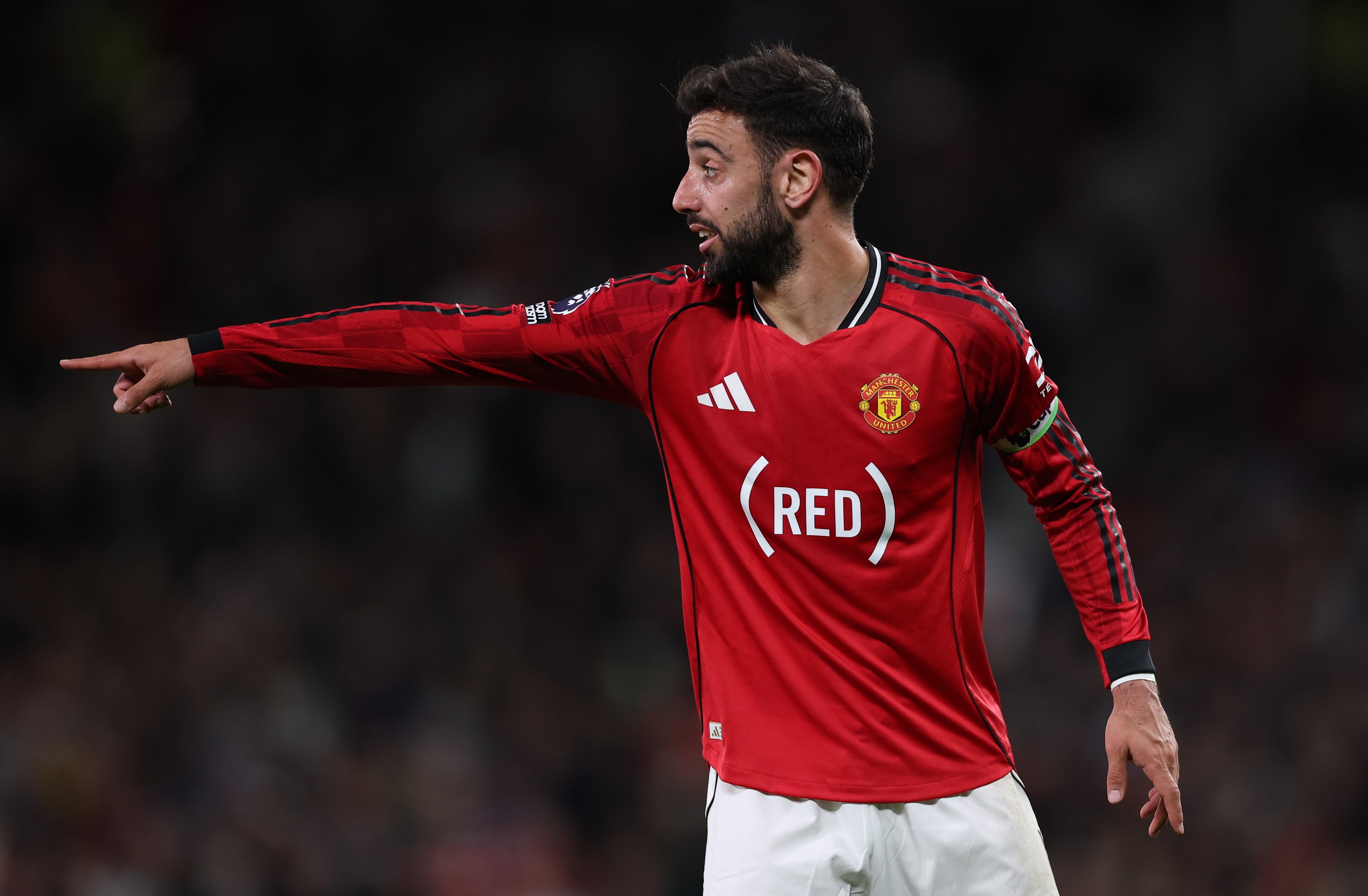 MANCHESTER (United Kingdom), 27/04/2026.- Bruno Fernandes of Manchester United reacts during the English Premier League match between Manchester United and Brentford FC, in Manchester, Britain, 27 April 2026. (Reino Unido) EFE/EPA/ADAM VAUGHAN EDITORIAL USE ONLY. No use with unauthorized audio, video, data, fixture lists, club/league logos, 'live' services or NFTs. Online in-match use limited to 120 images, no video emulation. No use in betting, games or single club/league/player publications.