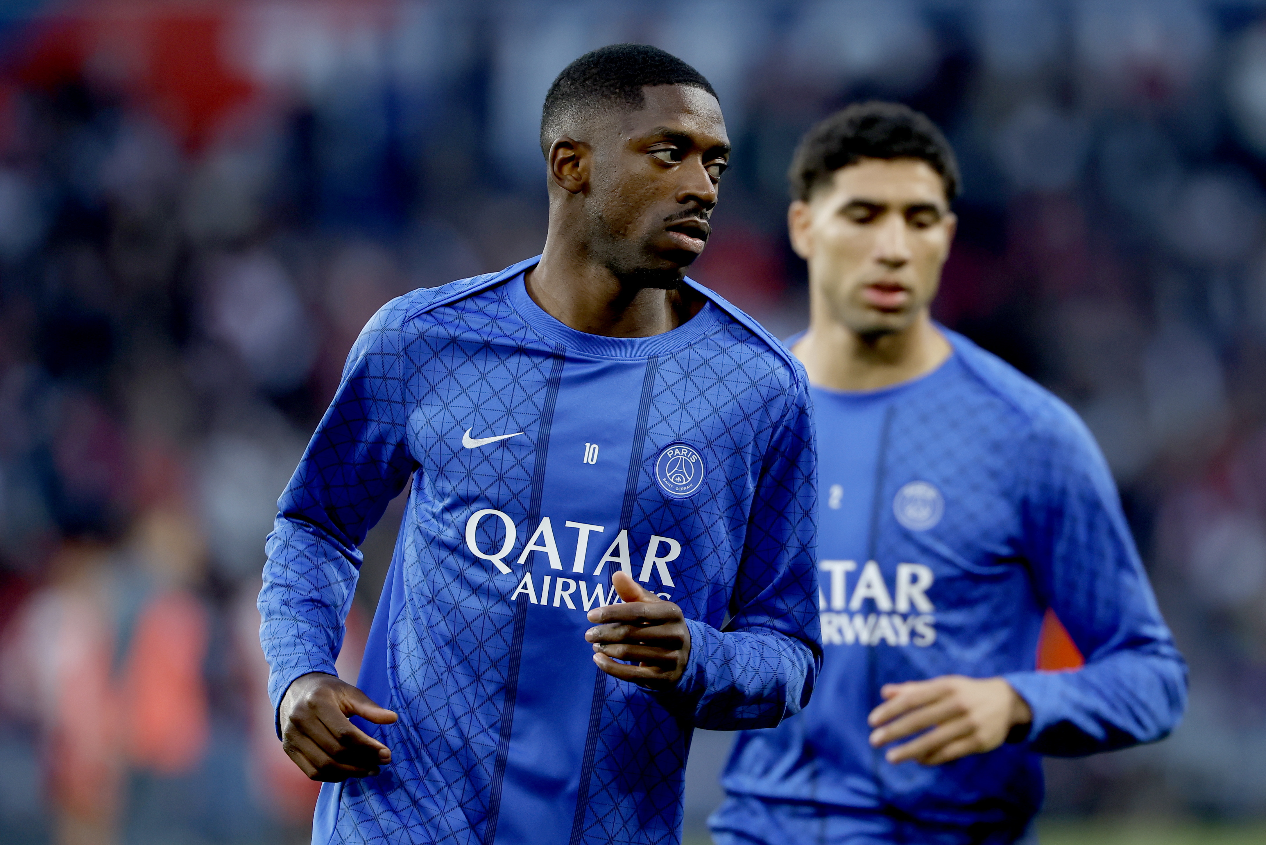 PARIS (France), 28/04/2026.- Ousmane Dembele (front) and Achraf Hakimi of PSG warm up before the UEFA Champions League semi-final match between Paris Saint-Germain and Bayern Munich in Paris, France 28 April 2026. (Liga de Campeones, Francia) EFE/EPA/YOAN VALAT