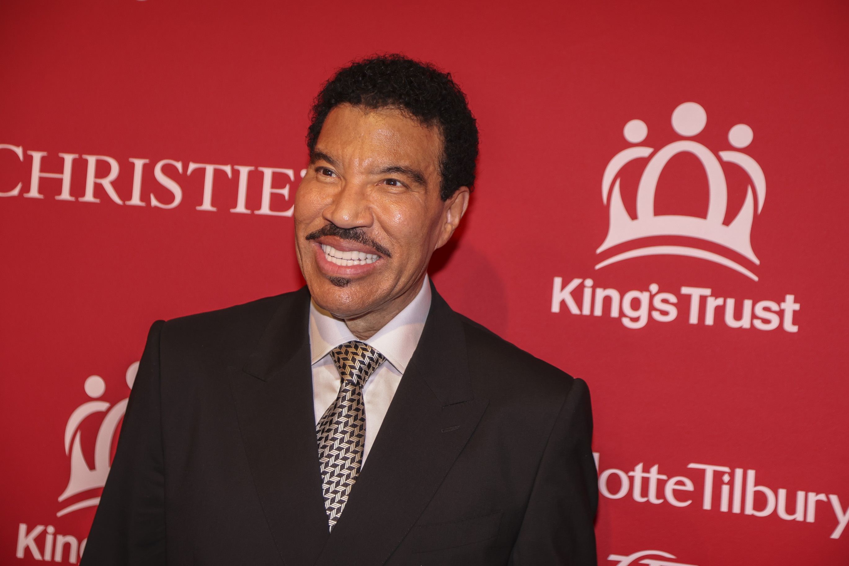 NEW YORK (United States), 30/04/2026.- US musician Lionel Richie arrives on the red carpet for the King's Trust Global Gala at Christie's in New York, New York, USA, 29 April 2026. The gala is a high-profile annual philanthropic event hosted by the King's Trust, the youth charity founded by Britain's King Charles III. (Reino Unido, Nueva York) EFE/EPA/SARAH YENESEL