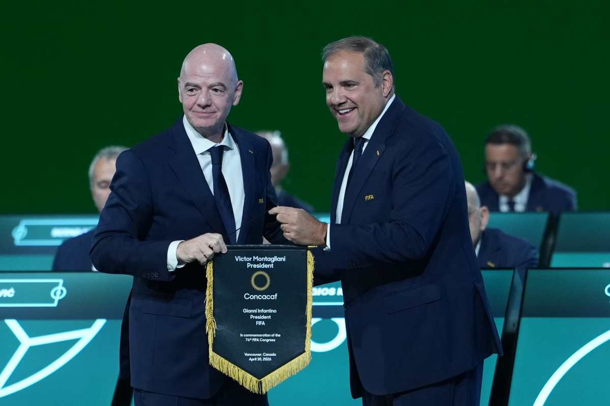 Vancouver (Canada), 30/04/2026.- FIFA President Gianni Infantino (L) and Victor Montagliani, FIFA vice president and president of CONCACAF, pose during the 76th FIFA Congress 2026 in Vancouver, Canada, 30 April 2026. EFE/EPA/BOB FRID