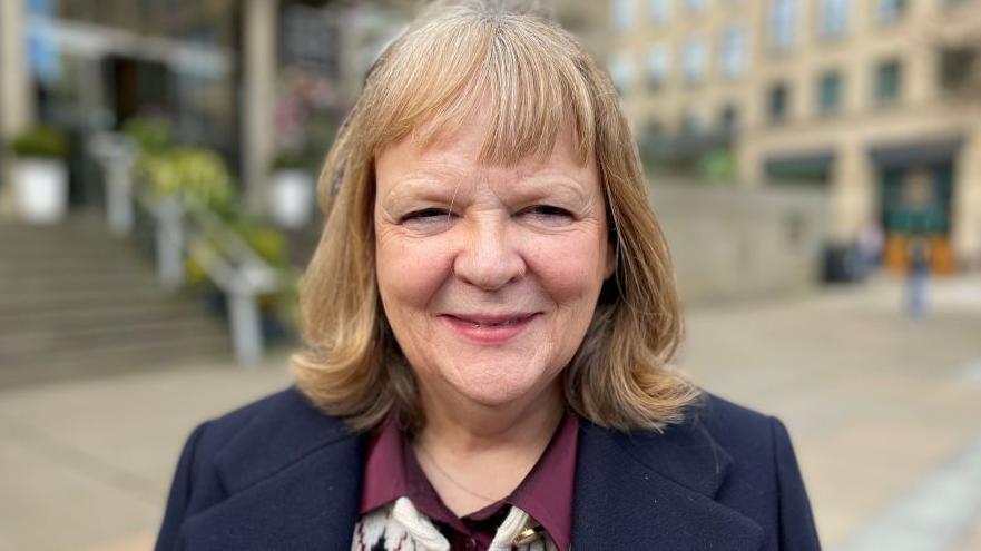 El cáncer de Yvonne Cook fue detectado durante la investigación.
BBC