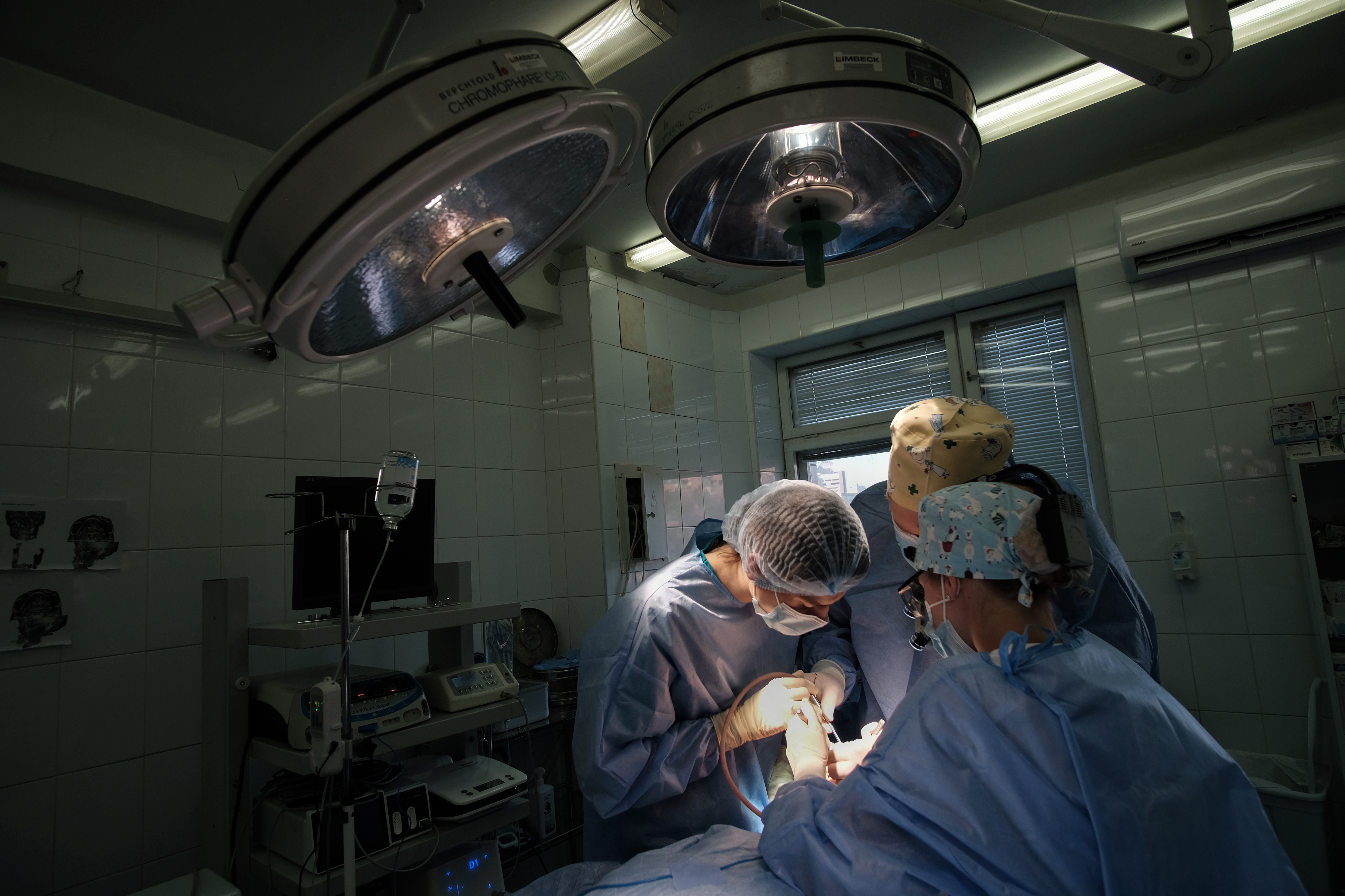 Sacó el órgano equivocado: los detalles de un doctor en Florida acusado de la muerte de su paciente