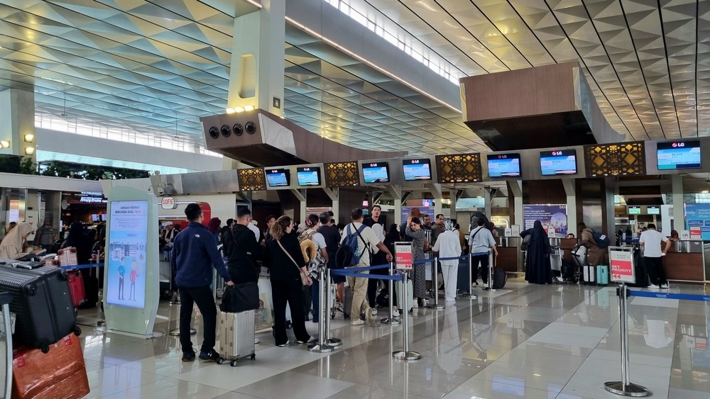Aerolíneas a nivel mundial ajustan cobros por equipaje y servicios ante el alza del combustible y aumento en el boleto aéreo; en Guatemala, aunque los boletos no han subido, ya se aplican medidas tras dos meses del conflicto entre Estados Unidos e Irán. (Foto, Prensa Libre: Shutter Stock)