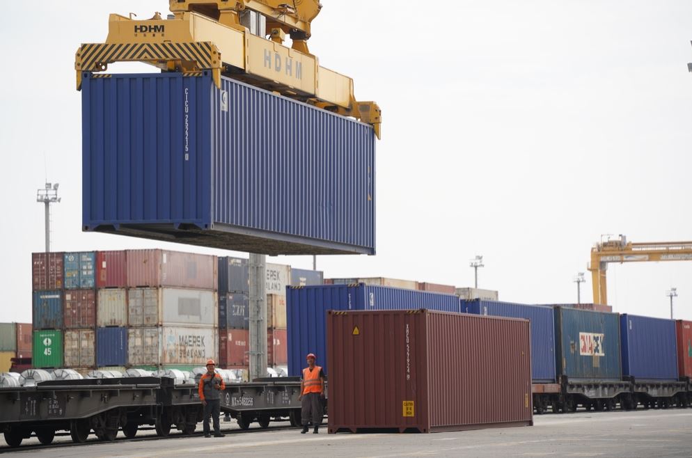 Aranceles contenedores en el puerto