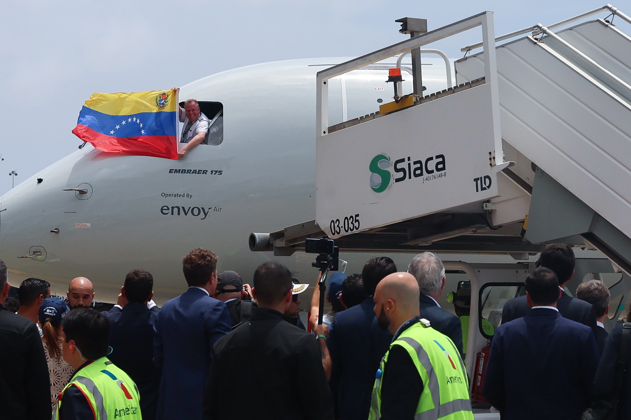 Aterriza en Venezuela el primer vuelo comercial directo de EEUU tras 7 años de suspensión