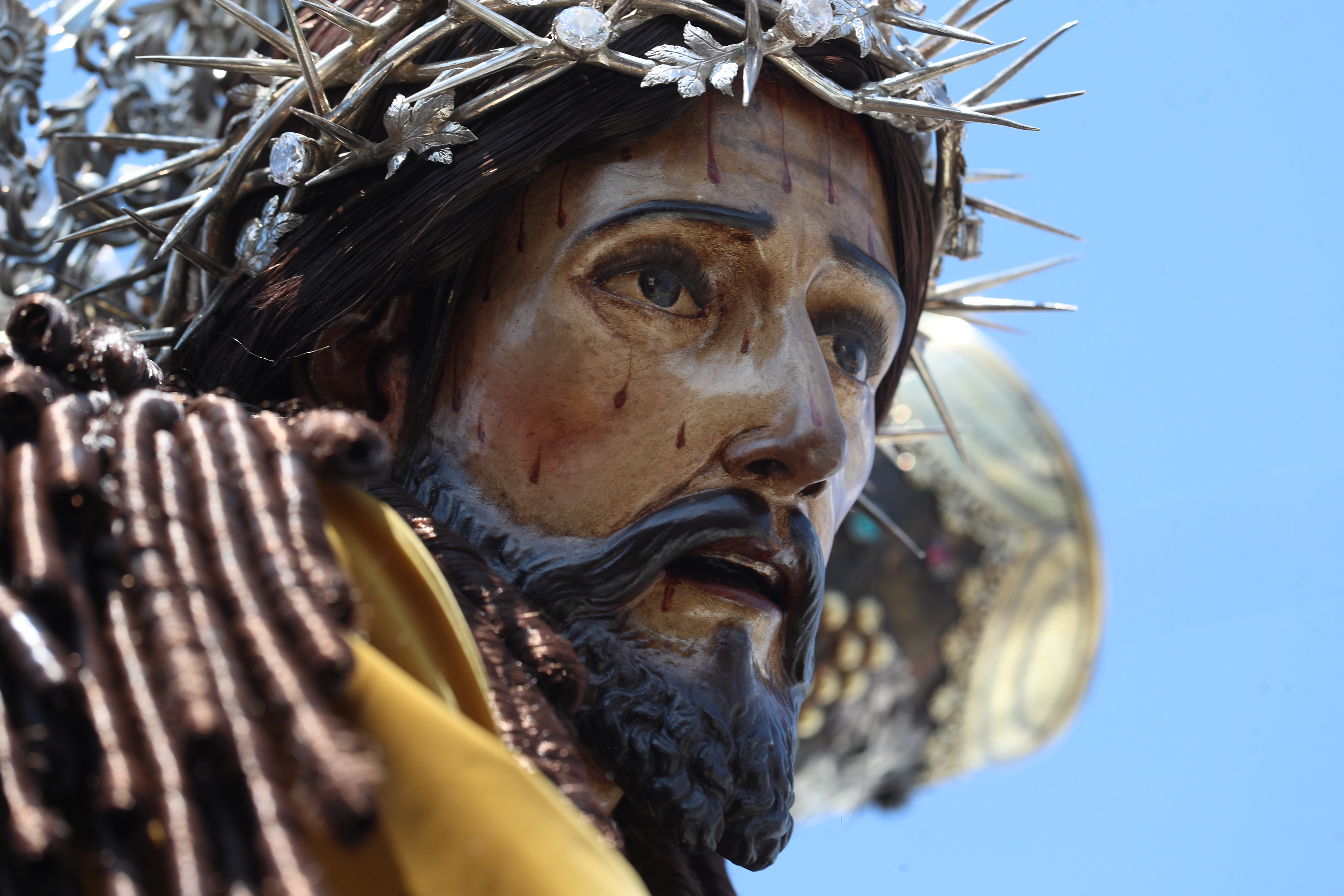 Detalles del rostro de Jesús Nazareno de La Merced reflejan dolor y redención. (Foto Prensa Libre: Byron Rivera Baiza)