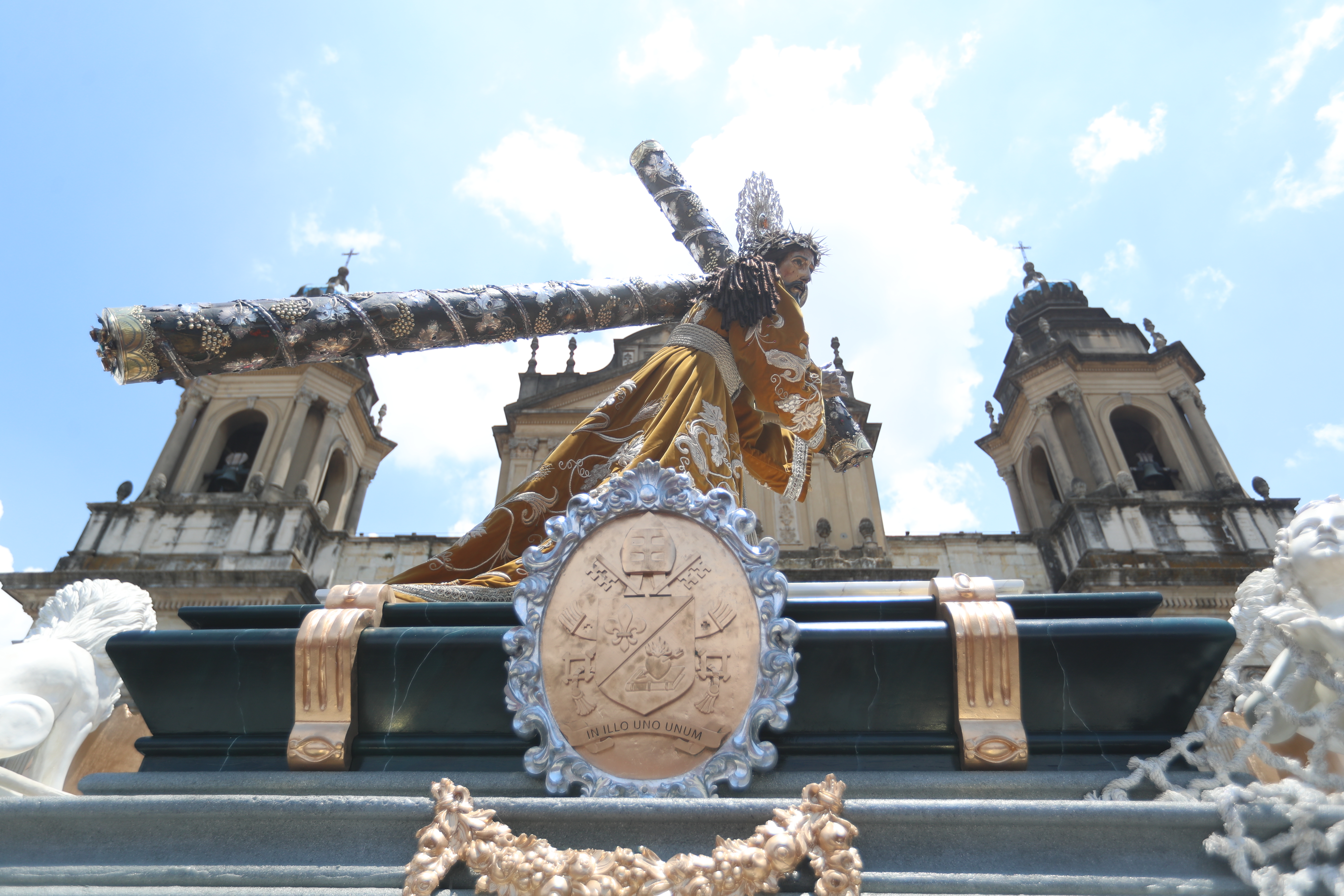 El cortejo de Jesús Nazareno de La Merced es uno de los más extensos y reúne a miles de cargadores y devotos cada Viernes Santo en la Ciudad de Guatemala. (Foto Prensa Libre: Byron Rivera Baiza)