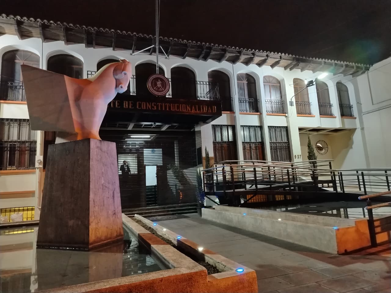 CC. MAGISTRADOS TOMAN POSESIÓN