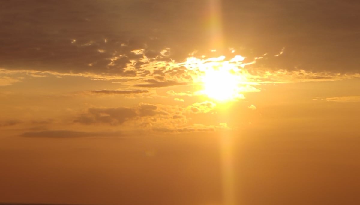 Altas temperaturas y radiación solar afectan el país, mientras la ola de calor mantiene máximas de hasta 40 °C en varias regiones, según el Insivumeh. (Foto Prensa Libre: César Pérez Marroquín)