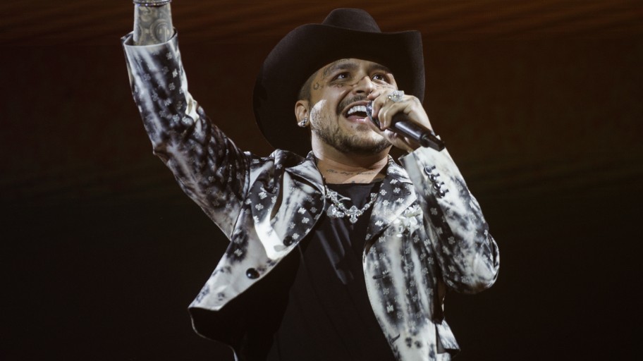 ¿Christian Nodal se la dedicó a Ángela Aguilar? Canta “Vete ya” y genera reacciones