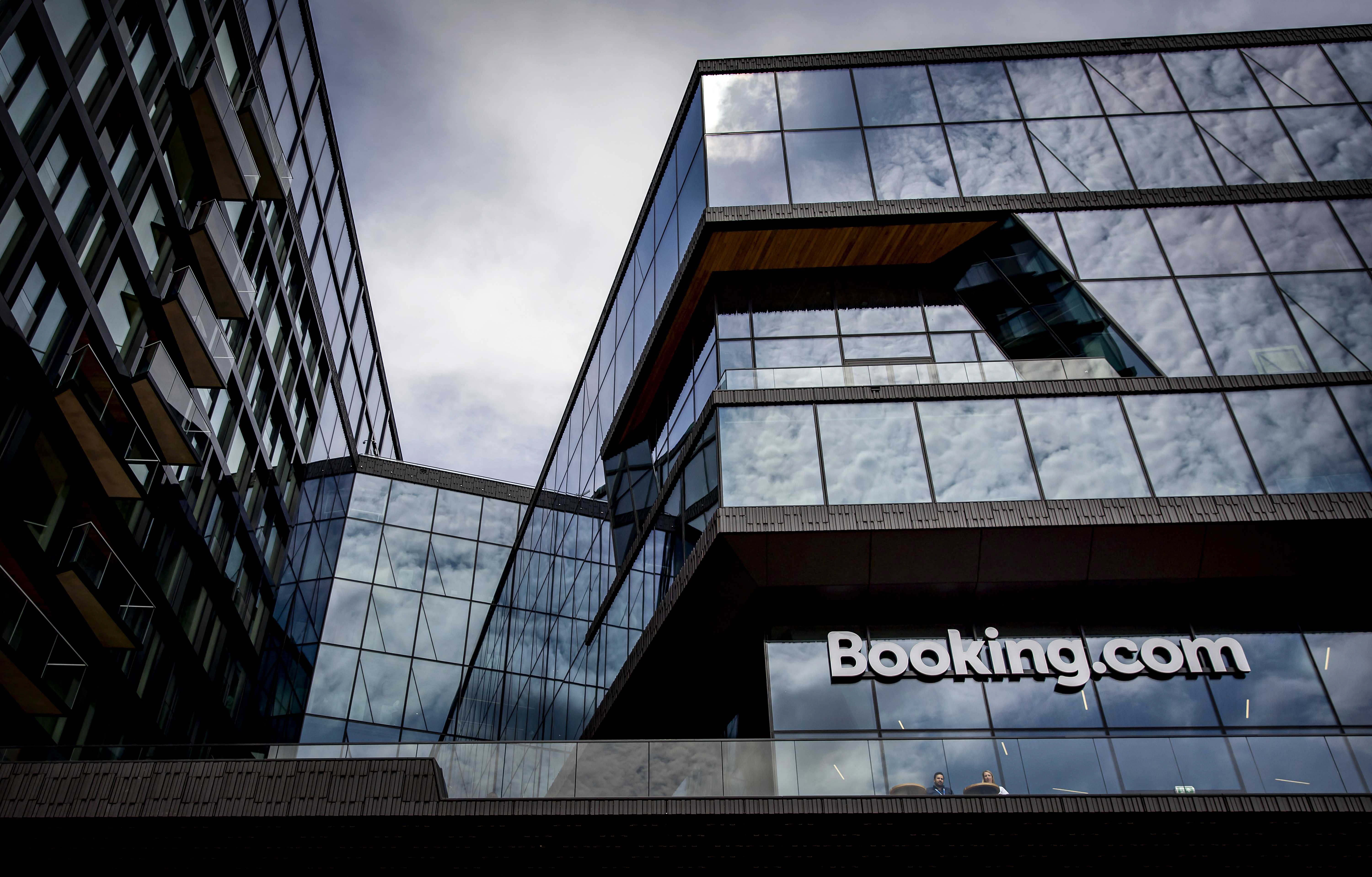 Qué recomendaciones da Booking.com tras el ciberataque que afectó la información privada de miles de usuarios
