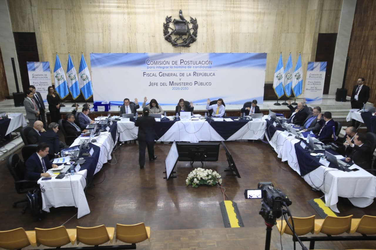 Comisión de Postulación durante sesión del 13 de abril evaluando aspirantes a fiscal general en GuatemalaComisión de Postulación durante sesión del 13 de abril evaluando aspirantes a fiscal general en Guatemala