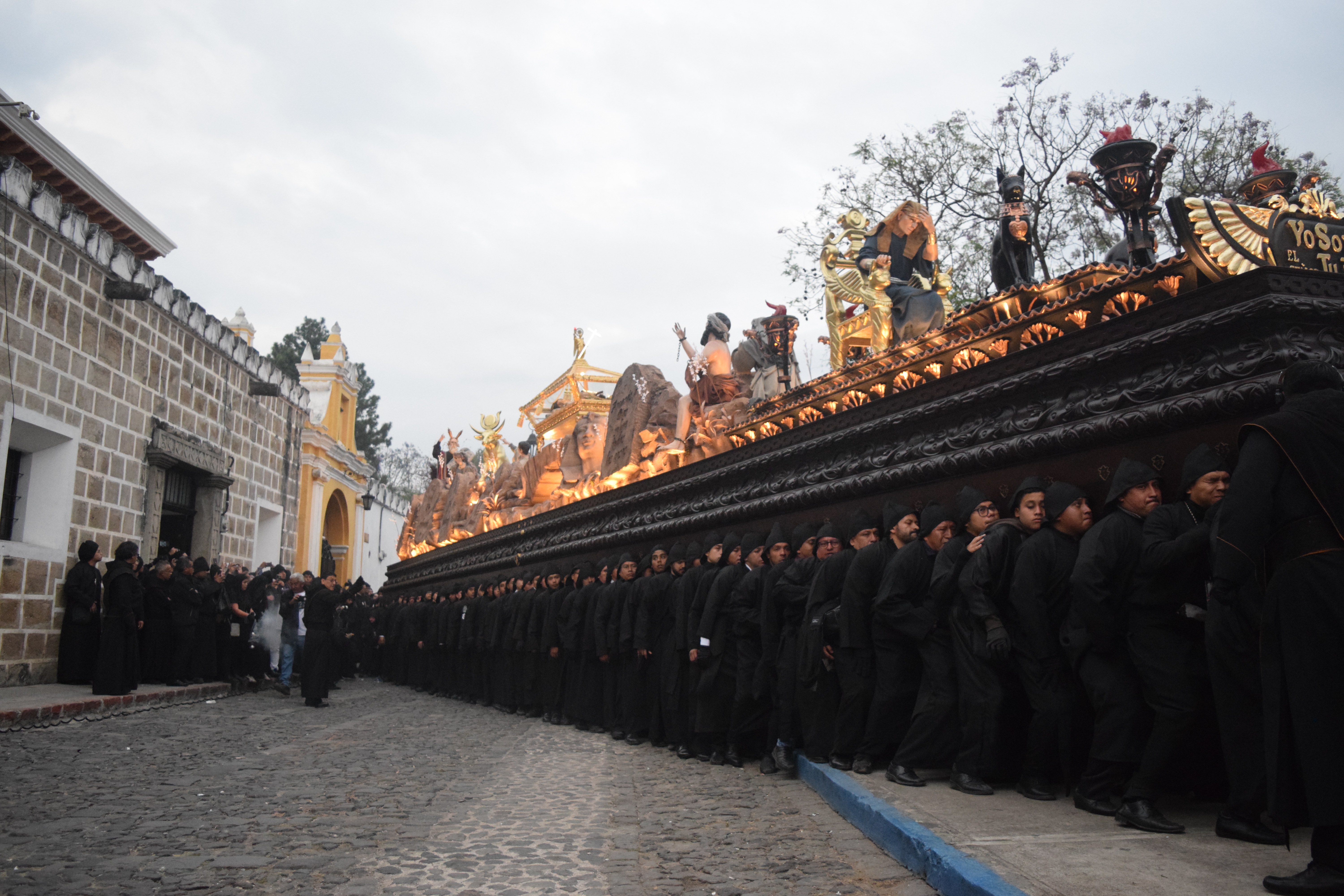 ESCUELA DE CRISTO VIERNES SANTO ANTIGUA GUATEMALA'