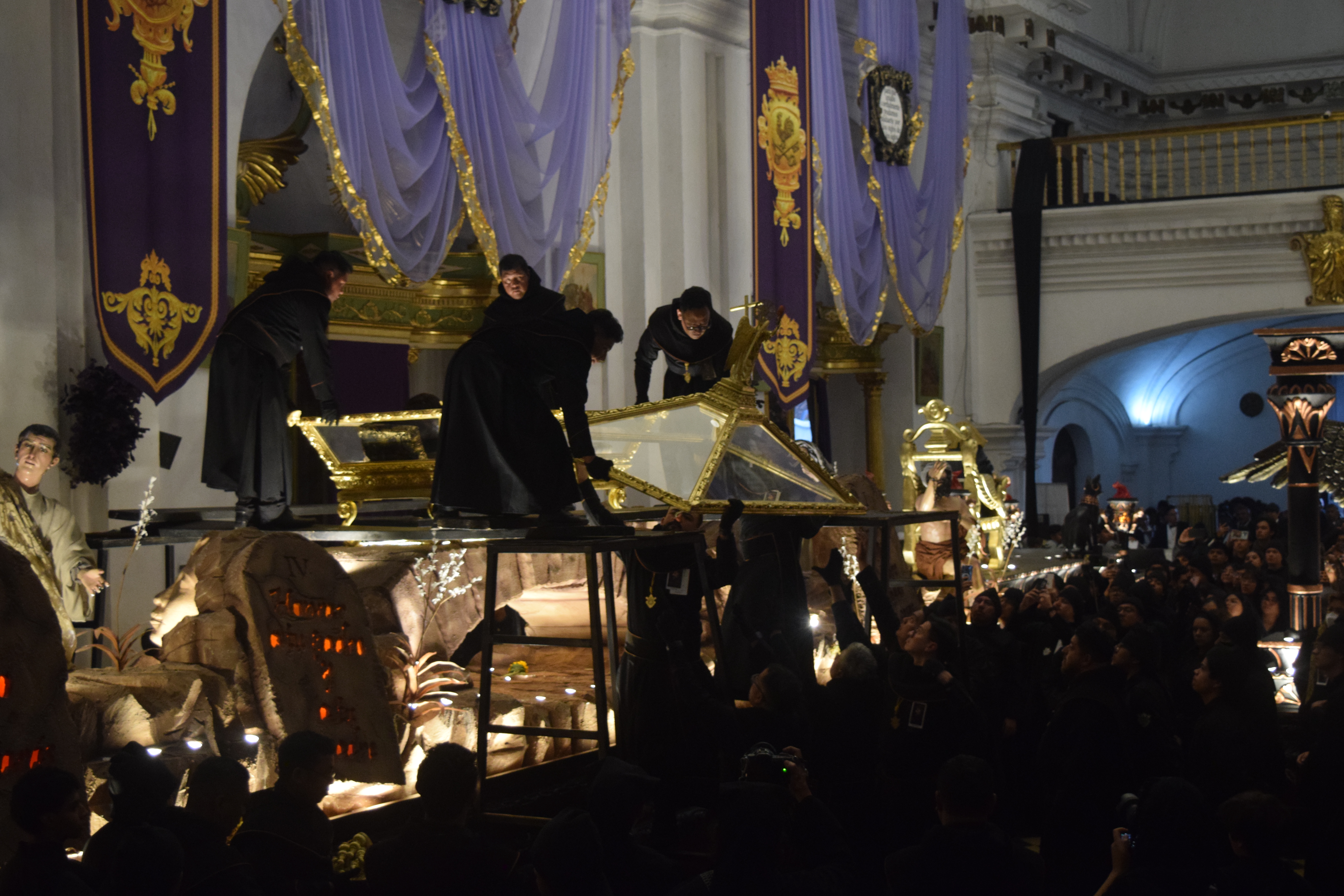 ESCUELA DE CRISTO VIERNES SANTO ANTIGUA GUATEMALA'