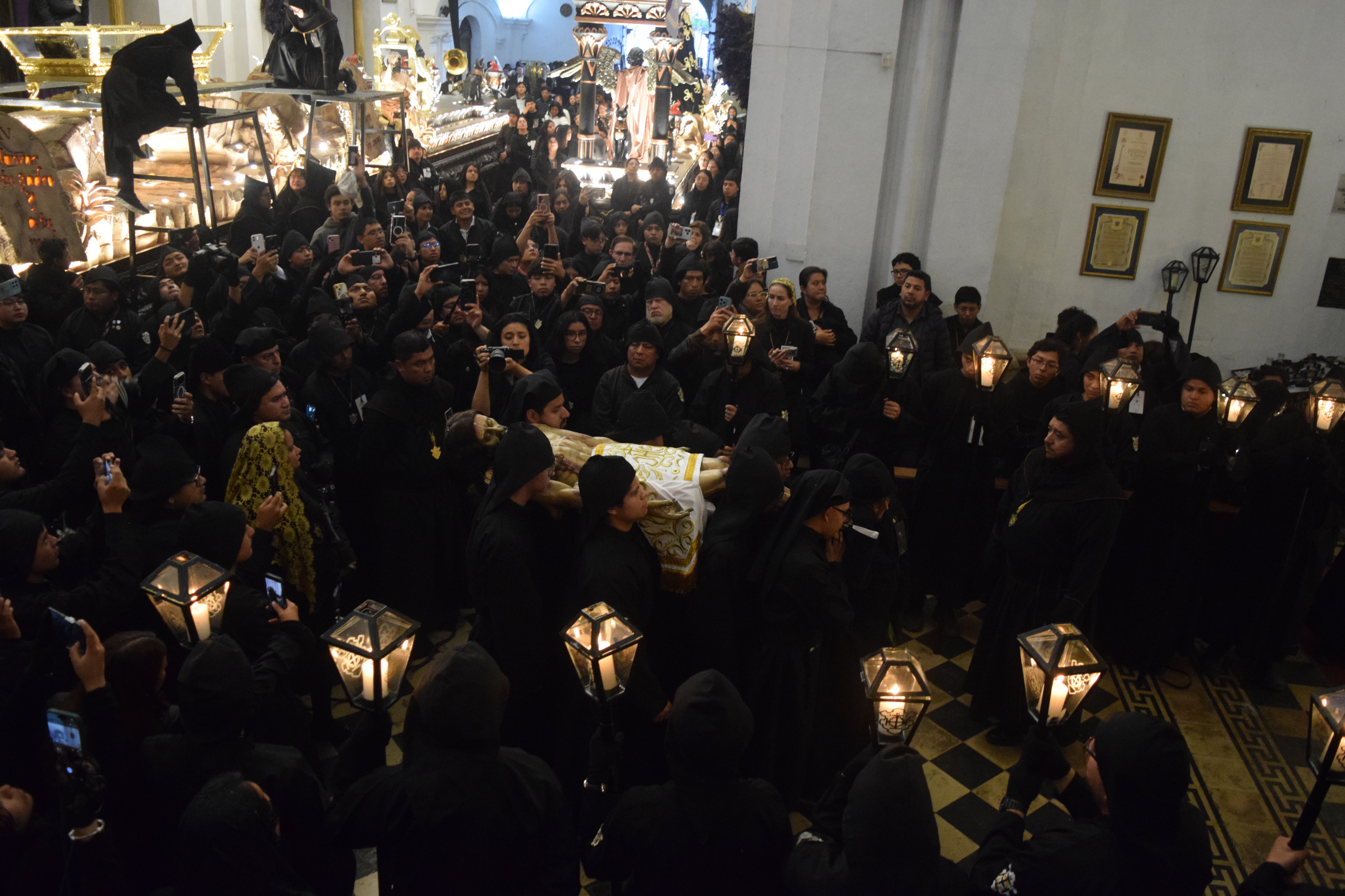 ESCUELA DE CRISTO VIERNES SANTO ANTIGUA GUATEMALA'
